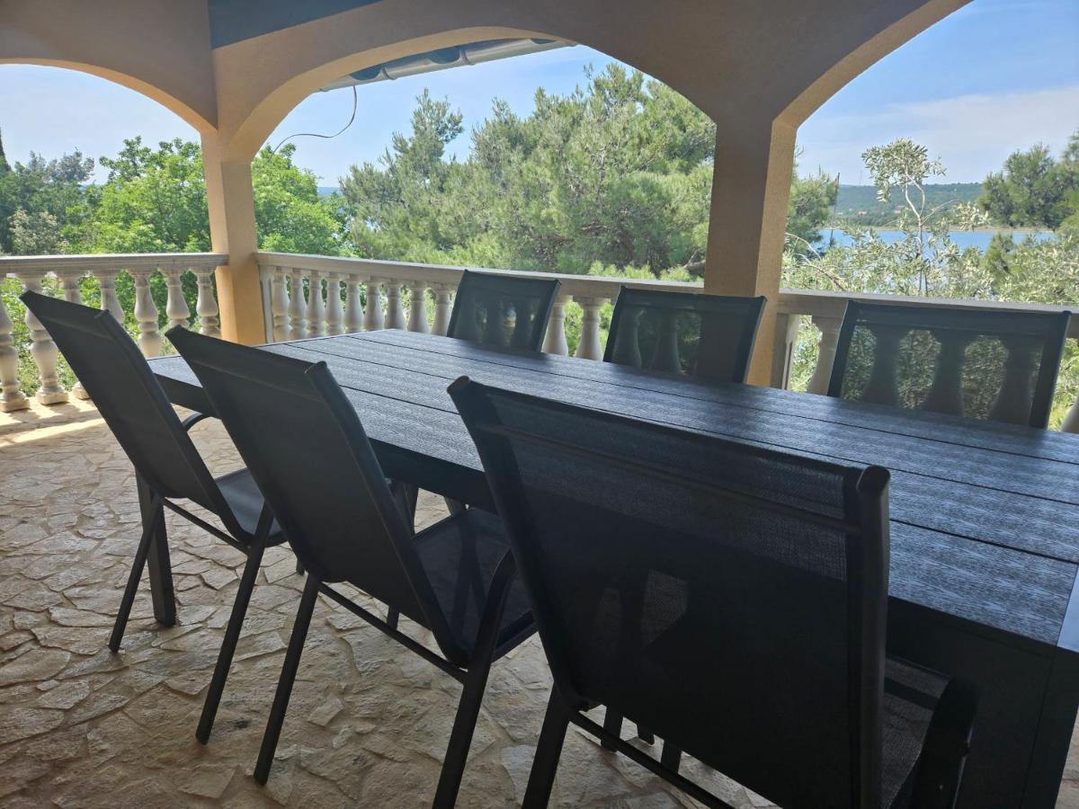 Villa Punta Blava - Beach Front, Ideal For Family Vacation With Kids, Large Terraces With Sea View, Internet, Netflix, No Pets Allowed 奥布罗瓦茨 外观 照片