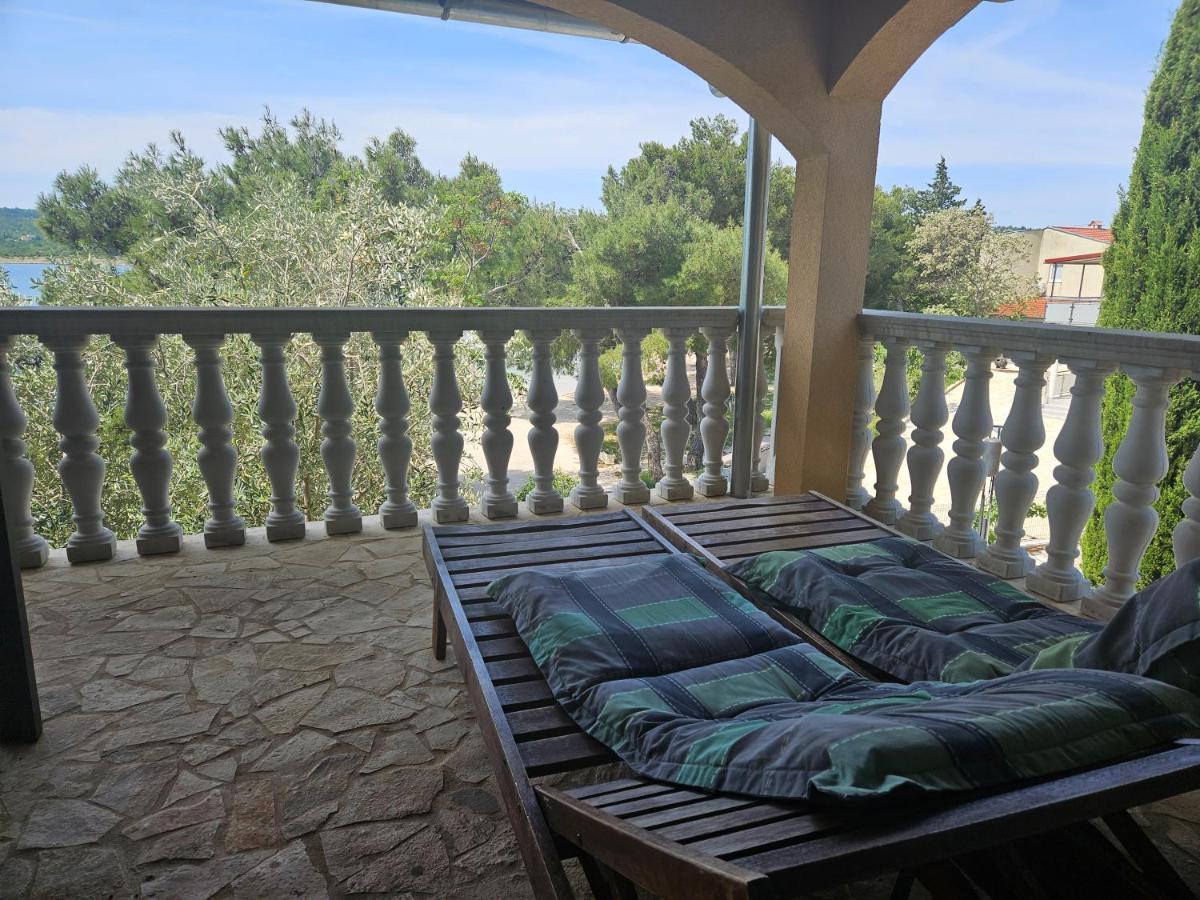 Villa Punta Blava - Beach Front, Ideal For Family Vacation With Kids, Large Terraces With Sea View, Internet, Netflix, No Pets Allowed 奥布罗瓦茨 外观 照片