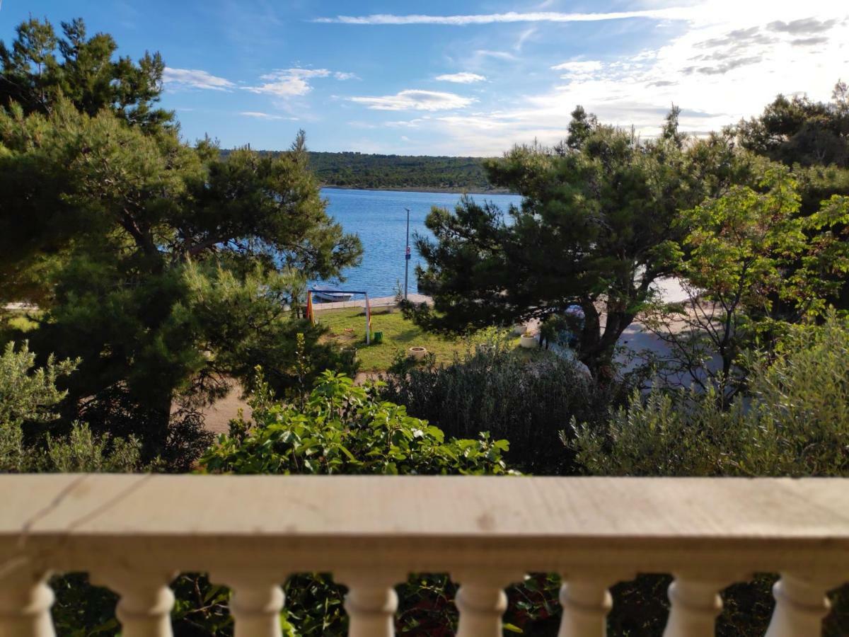 Villa Punta Blava - Beach Front, Ideal For Family Vacation With Kids, Large Terraces With Sea View, Internet, Netflix, No Pets Allowed 奥布罗瓦茨 外观 照片