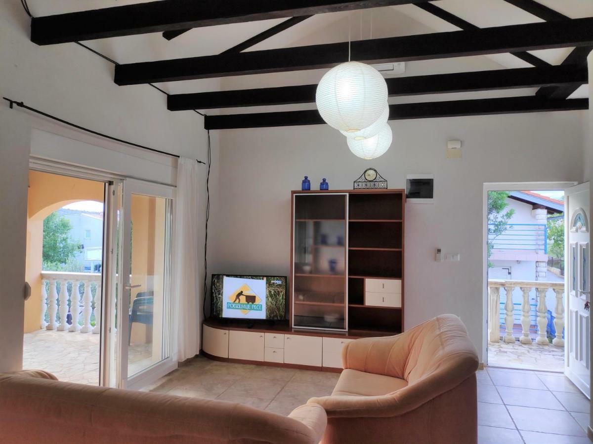 Villa Punta Blava - Beach Front, Ideal For Family Vacation With Kids, Large Terraces With Sea View, Internet, Netflix, No Pets Allowed 奥布罗瓦茨 外观 照片