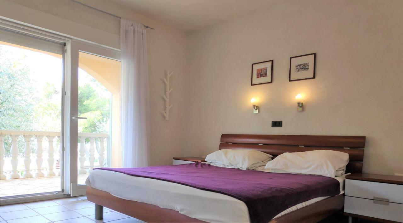 Villa Punta Blava - Beach Front, Ideal For Family Vacation With Kids, Large Terraces With Sea View, Internet, Netflix, No Pets Allowed 奥布罗瓦茨 外观 照片