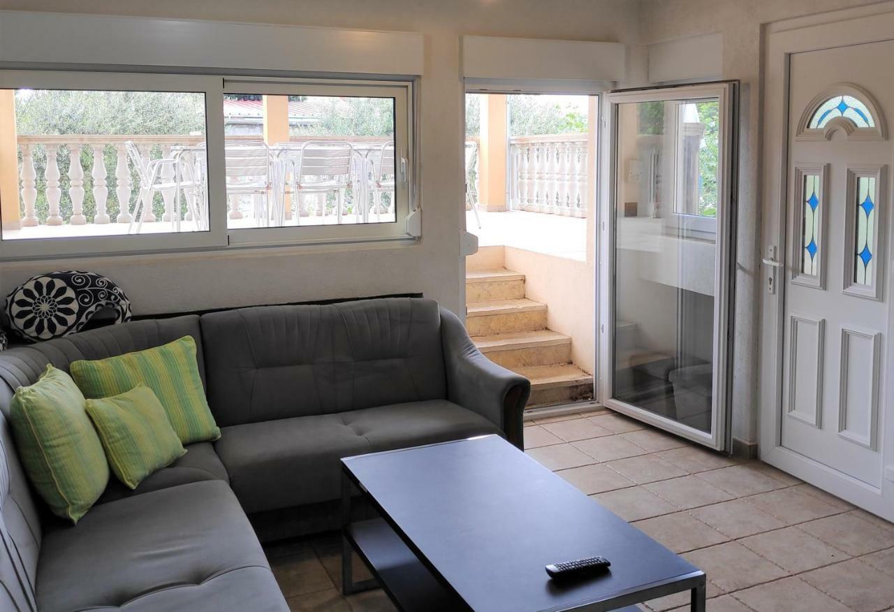 Villa Punta Blava - Beach Front, Ideal For Family Vacation With Kids, Large Terraces With Sea View, Internet, Netflix, No Pets Allowed 奥布罗瓦茨 外观 照片