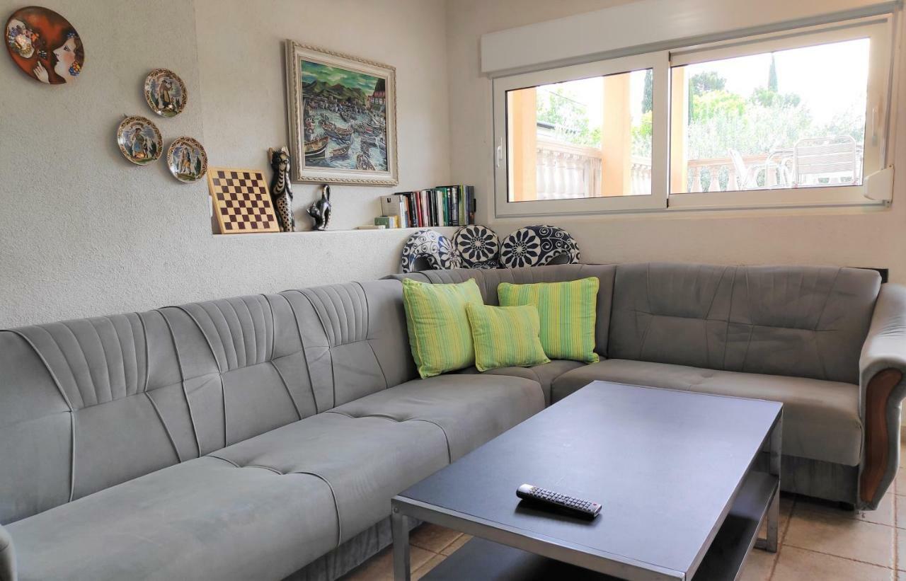 Villa Punta Blava - Beach Front, Ideal For Family Vacation With Kids, Large Terraces With Sea View, Internet, Netflix, No Pets Allowed 奥布罗瓦茨 外观 照片