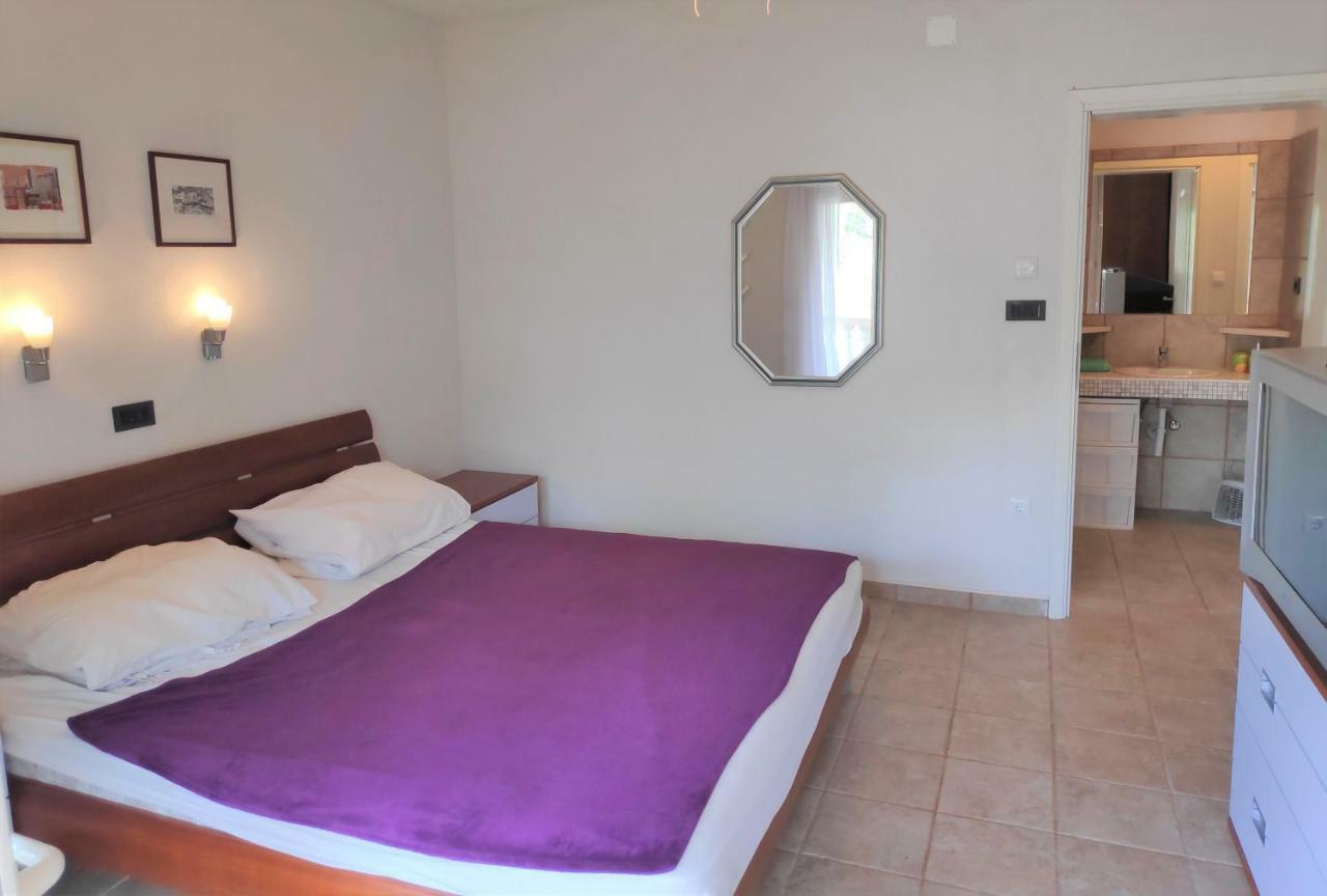 Villa Punta Blava - Beach Front, Ideal For Family Vacation With Kids, Large Terraces With Sea View, Internet, Netflix, No Pets Allowed 奥布罗瓦茨 外观 照片