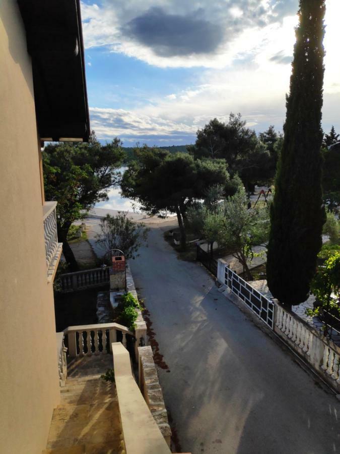 Villa Punta Blava - Beach Front, Ideal For Family Vacation With Kids, Large Terraces With Sea View, Internet, Netflix, No Pets Allowed 奥布罗瓦茨 外观 照片