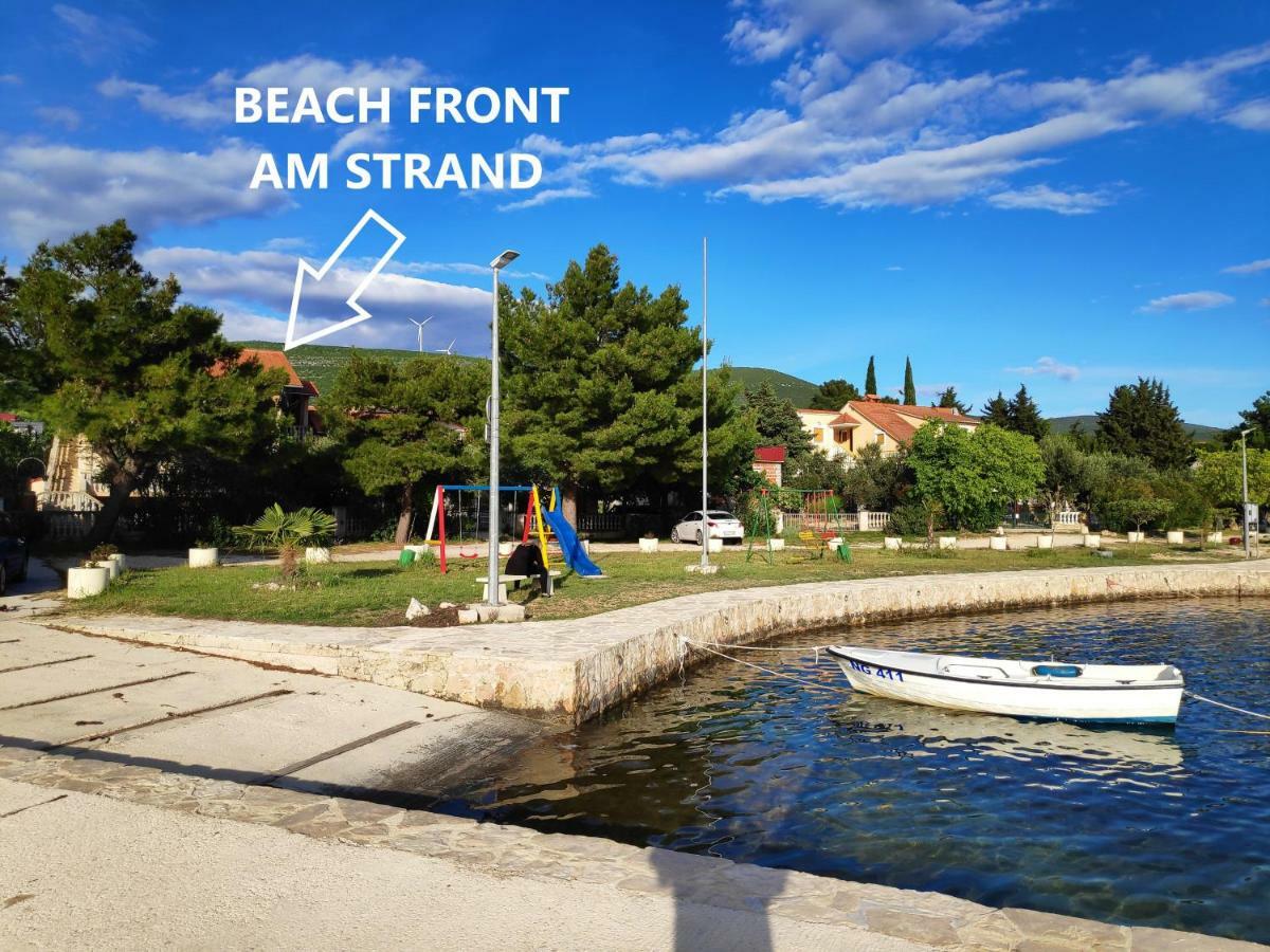 Villa Punta Blava - Beach Front, Ideal For Family Vacation With Kids, Large Terraces With Sea View, Internet, Netflix, No Pets Allowed 奥布罗瓦茨 外观 照片