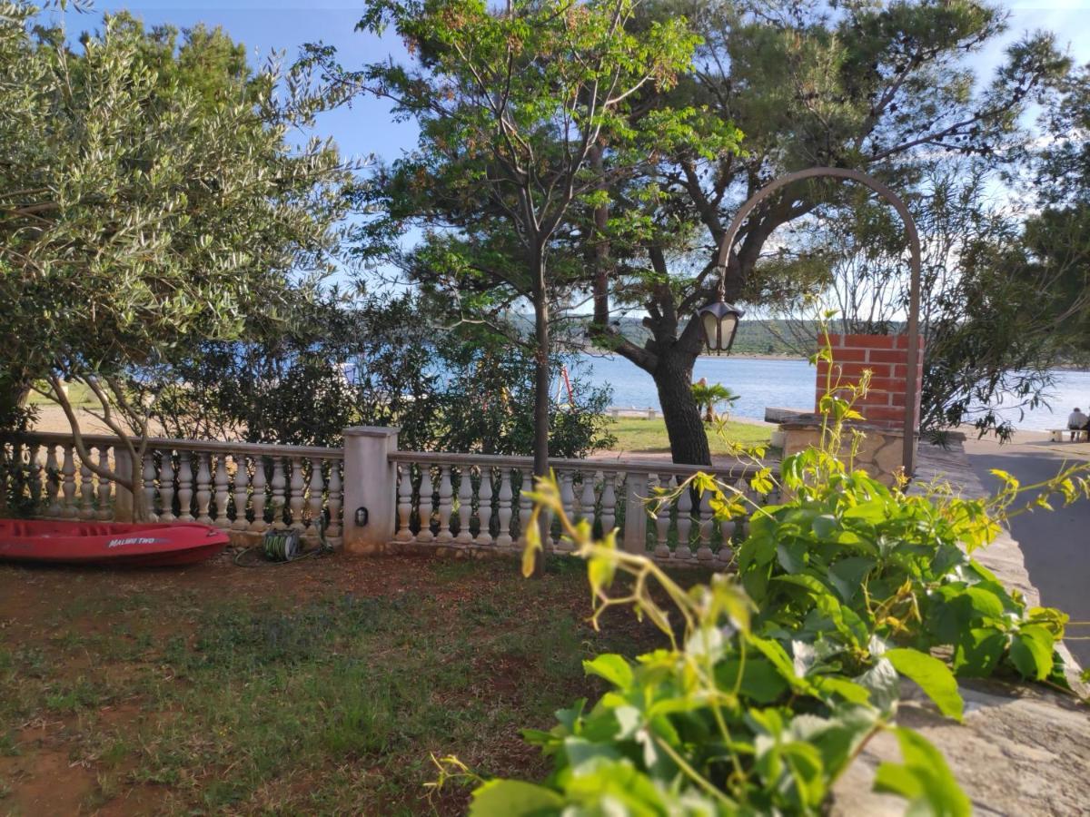 Villa Punta Blava - Beach Front, Ideal For Family Vacation With Kids, Large Terraces With Sea View, Internet, Netflix, No Pets Allowed 奥布罗瓦茨 外观 照片