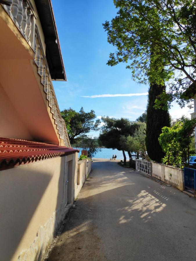 Villa Punta Blava - Beach Front, Ideal For Family Vacation With Kids, Large Terraces With Sea View, Internet, Netflix, No Pets Allowed 奥布罗瓦茨 外观 照片